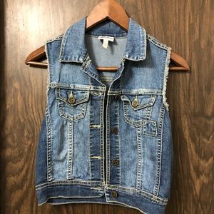 Sleeveless jean jacket (Worn once)